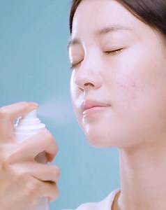 23K views · 250 reactions | Meet the brand-new Bija Cica Mist! Packed with the soothing Centella Asiatica 4X ingredient, this hydrating fine mist penetrates deeply to restore balance and reinforce skin's moisture barrier  Spritz it on any time in the day for the perfect pick-me-up! | INNISFREE Singapore | Facebook