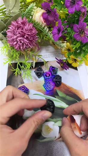 🎲🎲A unique dice set. Check out the link for more info.🔥🔥 #dice #dnd #homebrew #led #gifts