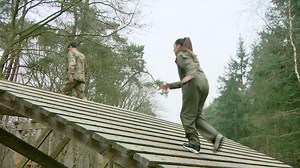 Kijk jij graag naar commando-programma's zoals 'Special Forces VIPS: Wie Durft Wint' en 'Kamp van Koningsbrugge'? | Editie NL