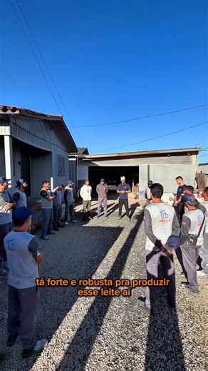 Obreiros | Douglas Demétrio on Instagram: "Papo reto com o time 01 de reforma vertical, iniciando o ano como deve de ser, deixando claro oque queremos e não queremos! máximo respeito ao nosso time de obreiros 🫡🏗️ #obra#reforma#resultados#obrasulbr#dicadoobreiro01"