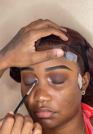 Bombshell Makeup Effect Tutorial for Stunning Looks