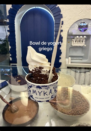 Bowl de yogurt griego con el mejor spread de bliss food 😋 #yogurtbowl #quecomoenundia #saludables #cereal #bowl