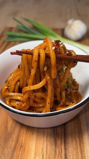 Garlic Chili Udon Noodles: A Quick 15-Minute Recipe