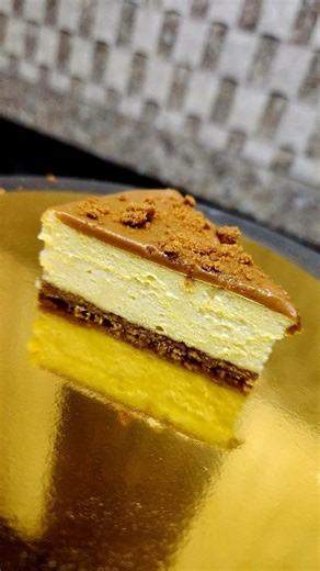 happy_cakes on Instagram: "Baked cheesecake lovers, this one’s for you! 😍 Watch the full video to learn how to make this creamy, dreamy cheesecake at home. 💛🍰 #BakedCheesecake #CheesecakeRecipe #HomeBaker BakingTutorial CreamyCheesecake FoodReels DessertLovers HappyWhisks"