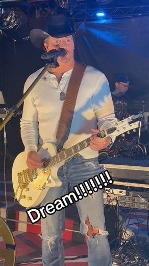 Jake Gill (@jakegillmusic)’s videos with People Talking in Background (Version 1) [Ambience Crowd Mingling Chatting Talk Chatter Ambient Noise] [Sound Effect] - Finnolia Sound Effects