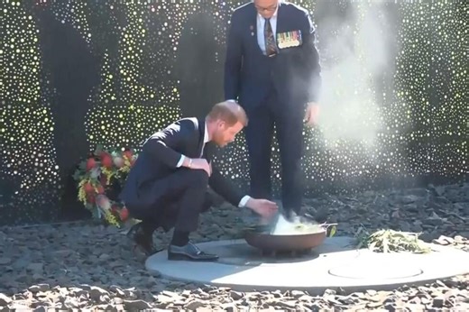 Prince Harry takes part in Indigenous smoking ceremony in Australia