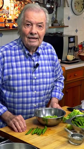 Peas a la Francaise Fresh from Jacques Pépin's Garden💚 Cooking at Home - KQED #kqed #howtocook #cookingshow #homecooking #jacquespepin