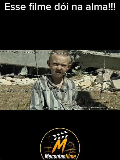 Por que vocês usam pijamas o dia todo? 😢 🎬 O menino do pijama listrado 📺 Mercado play(grátis) Sinopse: Durante a Segunda Guerra Mundial, Bruno, um garoto de oito anos, e sua família saem de Berlim para residirem próximo a um campo de concentração, onde seu pai acaba de se tornar comandante. Infeliz e solitário, ele vagueia fora de sua casa e certo dia encontra Shmuel, um menino judeu de sua idade. Embora a cerca de arame farpado do campo os separem, os meninos começam uma amizade proibida. #f