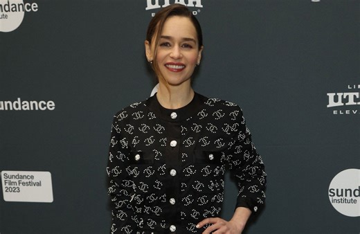 Emilia Clarke, geçirdiği beyin kanamalarının ardından ölümden döndüğüne inandığını söyledi
