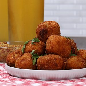 Take a trip to the Netherlands with some Bitterballen (aka Dutch Meatballs) that pair perfectly with beer! | Tasty UK