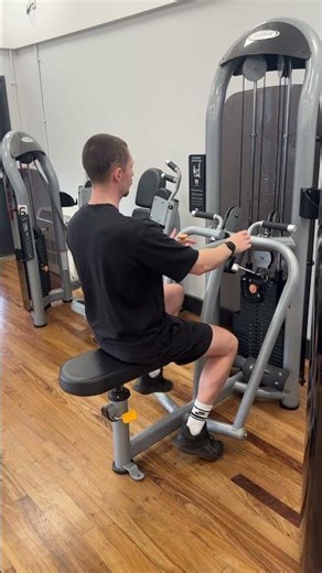 Upper back machine row