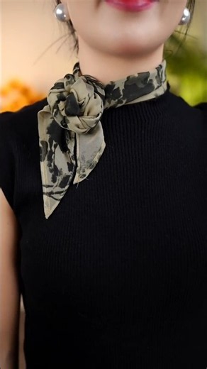 "Easy Neck Scarf Tutorial: Rose Knot Style" 簡単！スカーフの結び方：ローズノットスタイル