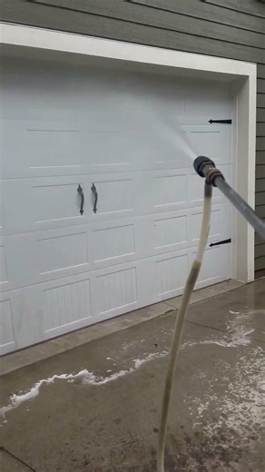 Dirty Garage Door Rinse 💧 Watch the Grime Run Off | Soft Wash House Cleaning #satisfying #softwash
