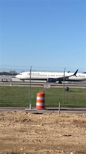 Delta 737 900 take off from my airport
