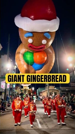 Giant Flying Gingerbread Man Soars Over Universal Studios Orlando 🎄✨ #shorts #universalstudios