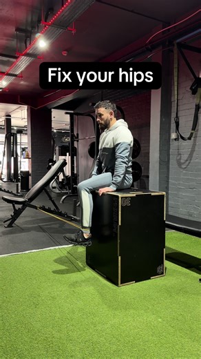 Seated banded external hip rotations A simple but effective drill to strengthen the deep hip rotators, improve joint stability, and support better movement patterns. Perfect as part of a warm-up, rehab work, or long-term hip health — because strong hips move better and last longer. #HipHealth #InjuryPrevention #StrengthAndConditioning #MovementQuality #trainsmart