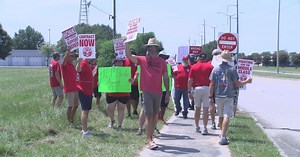 Lafayette AT&T workers strike because of unfair labor practices