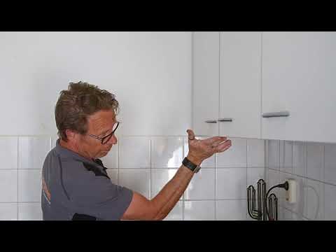 René denkt mee: Deurtjes keukenkast afstellen