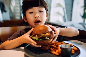 There's a Right Way and a Wrong Way to Dine Out at a Restaurant With Kids