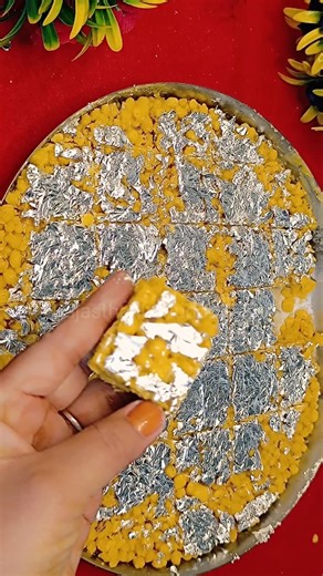 घर पर बनाएं हलवाई स्टाइल मोती पाक | Moti pak recipe #viral #shorts #trendingshorts #trendingrecipe