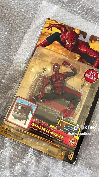 Unboxing a ToyBiz Spider-Man Grail Figure