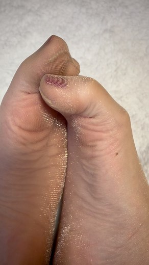 24K views · 816 reactions | These glittery nylons are my absolute favorite so far… ❤️‍✨ Zoom in, feel the shimmer.. can you resist the touch? ❤️ Drop a comment if you want to see another color or style next! #nylonlover #shinyhosiery #closeup #feetlove #silkyobsession #sparklynylon #nylon #nylonvibes #feetreels #shimmermagic | Caroline Silkyechoes | Facebook