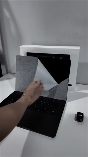 𝐗 | 柒摄 on Instagram: "MACBOOK PRO 16” UNBOXING #unbox #macbookpro"