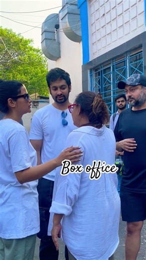 বিদীপ্তার মায়ের শেষ যাত্রায় উষসী সুস্মিত। #bidiptachakraborty #mother #ushasiray #tollywood #rip