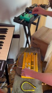 Ambient Behringer TD3 running through effects pedals | Sam Peacock Music