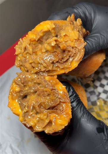 Philly cheesesteak 😍🧀🥩 📍969-3, Upper Ottawa St, Hamilton 📍3051 Walkers line, Burlington #phillycheesesteak #cheesesteak #viralfood #sandwich #comfortfood