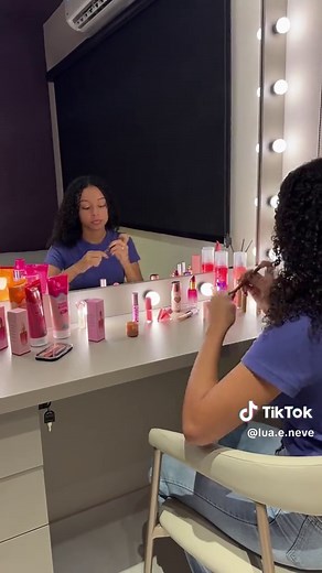 Em 10 minutinhos dá pra fazer uma make completa, prática e linda. ✨ Os produtos da Lua & Neve ajudam tudo a fluir com mais facilidade. É só escolher o essencial e aplicar sem pressa 💗