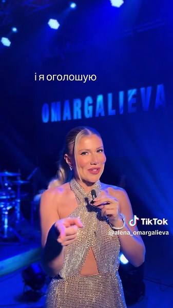 Я ДАРУЮ ЦЮ ПІСНЮ ВСІЙ УКРАЇНІ! «Ой, я не п’яна, я просто закохана» за лічені дні зібрала понад МІЛЬЙОН переглядів і сотні відео. З кожного куточка країни лунає ця пісня, яку ви вперше почули ще до прем’єри — на моєму сольному концерті в Жовтневому палаці. А вже завтра, 14 листопада, офіційна прем’єра! Тому Я ОГОЛОШУЮ КОНКУРС! 🔥 Участь можуть брати всі — вокальні колективи, ансамблі, хори, дуети, солісти. Заспівайте «Не П’яна — Закохана» з душею. Так, як відчуваєте. Драйвово, живо, по-справжньом