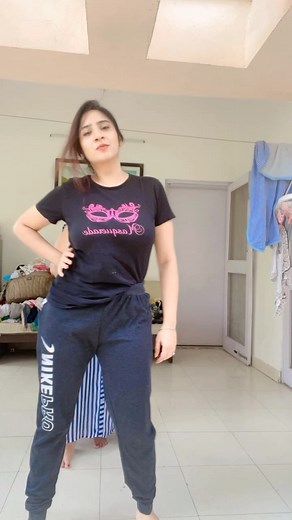 Poonam Tandon on Instagram: "Mere ko video mai lena bhool hi gayi "
