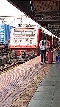 17231 Narasapur-Nagarsol express arrival at Vijayawada #train #railway #railover #indianrailways
