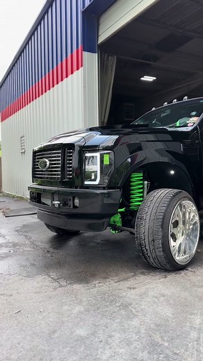 This 6.4 came in for some color match and to fix a few dents #fyp #fypシ #foryou #trucksoftiktok #truckcommunity #powerstroke #abcxyz #xyzbca #sixfour #paintmatch #kg1 #illinois