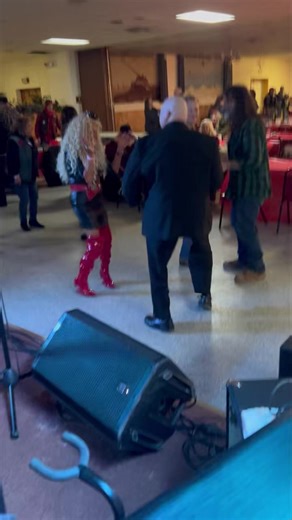 Heynow! Good times last night at the Blizzard Bash! A great turnout on this frigid evening = lots of $ raised for our veterans ✨❤️🎶✌🏼Big thanks for all who made this a great night! | Lance Thomas Live