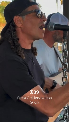 Stem Cell Innovation award -2025 The science behind one of our 5 Waves of Youth was just awarded Stem Cell Innovation of the Year in the 2025 BioTech Breakthrough Awards. This isn’t hype, it’s global validation. The same light-based technology we use daily for cellular renewal, inflammation reduction, and gene-expression support… works without injections. And we’re living proof it works. Click link for more information on X39 https://lifewave.com/glengomez1/store/product/39000.022.009 #BiotechBr