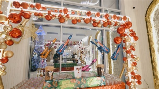 Lights soften. Music drifts. Christmas Eve finds its rhythm. #longbechresort #hurghada #egypt | Long Beach Resort