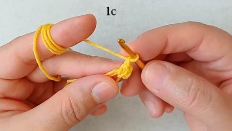 DIY Daisy Keychains – Easy Crochet Flower Tassel Tutorial