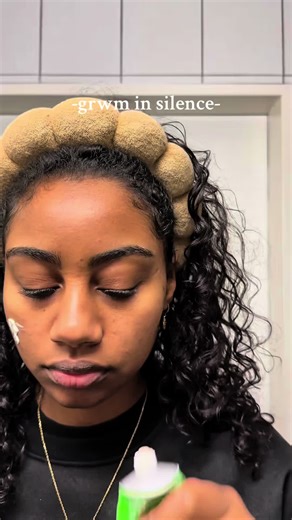 Yes, ik the shade is too dark🫩 #grwm #beauty #skincare #makeup #switzerland