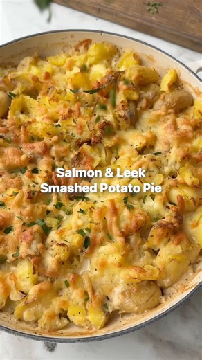 Smashed Potato, Salmon & Leek Bake 🐟 #salmon #midweekmeal #recipe #smashedpotato