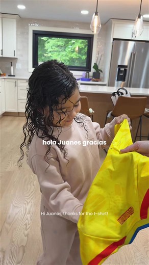 Replying to @Stefanny Martinez que tal la reacción tan linda? 😭❤️‍🩹 @Juanes Alicia te quiere conocer🥺🥺 #boston #contentcreator #bostoninfluencer #juanesconcert