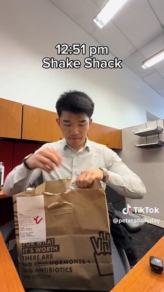 Blessed day to have shake shack at the 9 to 5 #9to5 #eatwithme #mukbang #whatieatinaday #calories