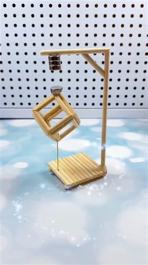 paper crafts creator | Popsicle Stick Spinning Cube #popsicle #cube #spin #fblifestyle | Instagram