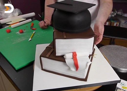 Graduation cake By: Paul Bradford Sugarcraft School | MetDaan Cakes