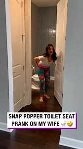 Snap popper toilet seat prank on my wife 🚽😂 | HAMMY T.V