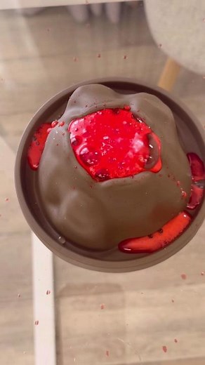 DIY Bulkan Eruption: Mini Volcanic Fun for Kids