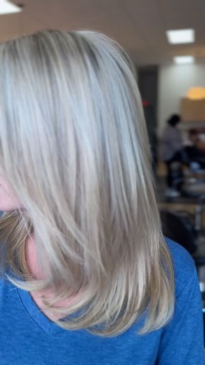 Best friends 👯‍♀️ bright blondes 💁🏼‍♀️ all the snacksss 🫐🧀 = perfect salon day | Kymber Palmer-stylist