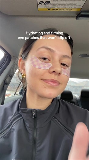 Hydrating, depuffing and firming while being non pore clogging and non slip