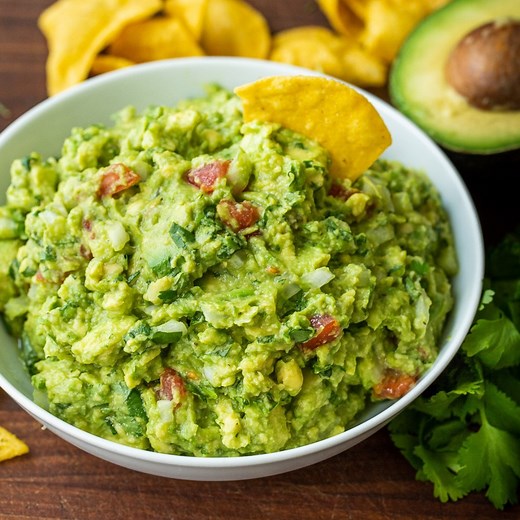 How to make the BEST EVER Guacamole! RECIPE: https://natashaskitchen.com/best-guacamole-recipe/ | NatashasKitchen.com